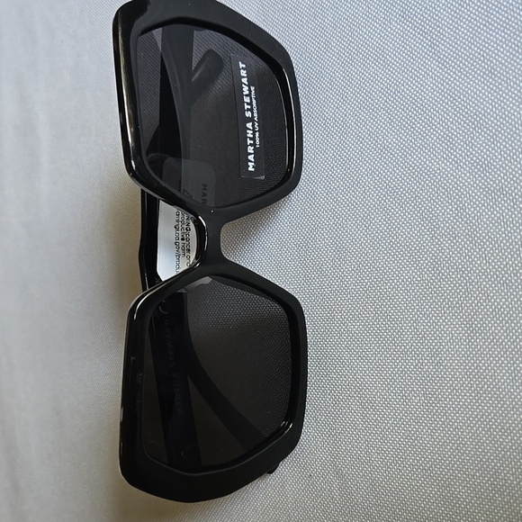 NWT Martha Stewart Hexagonal Black Sunglasses - Picture 3 of 3